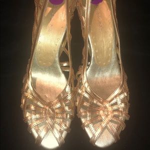 Never worn BCBGirls Gold Metallic Heels 8 1/2 EUC